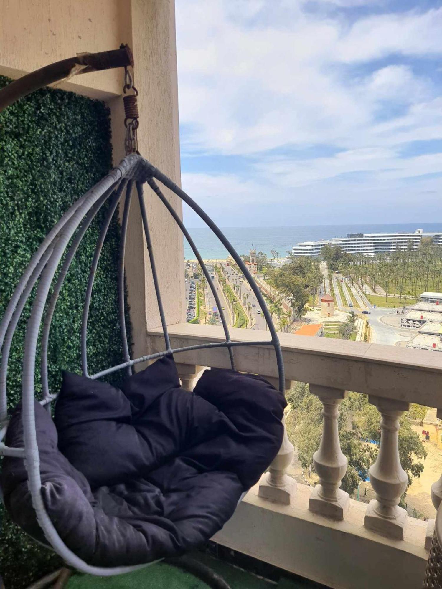 Sea And Montaza Palace View 2 Bedrooms Alexandria,2 Full Bathrooms, With 2 Ac And 1 Stand Fan, Free Wifi , Available Year Days With 3 Heavy Blankets Alexandria