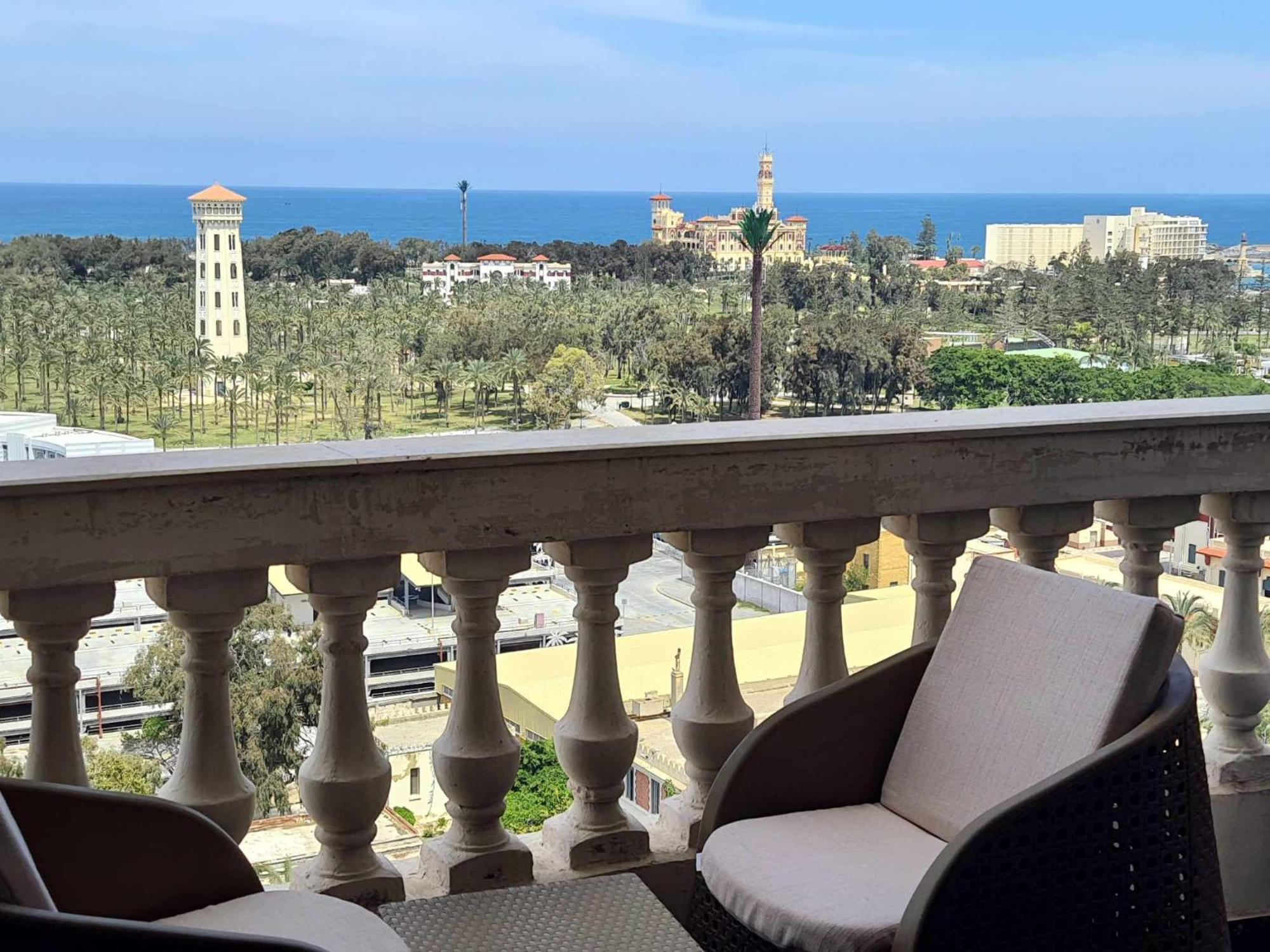 Apartment Sea And Montaza Palace View 2 Bedrooms Alexandria,2 Full Bathrooms, With 2 Ac And 1 Stand Fan, Free Wifi , Available Year Days With 3 Heavy Blankets