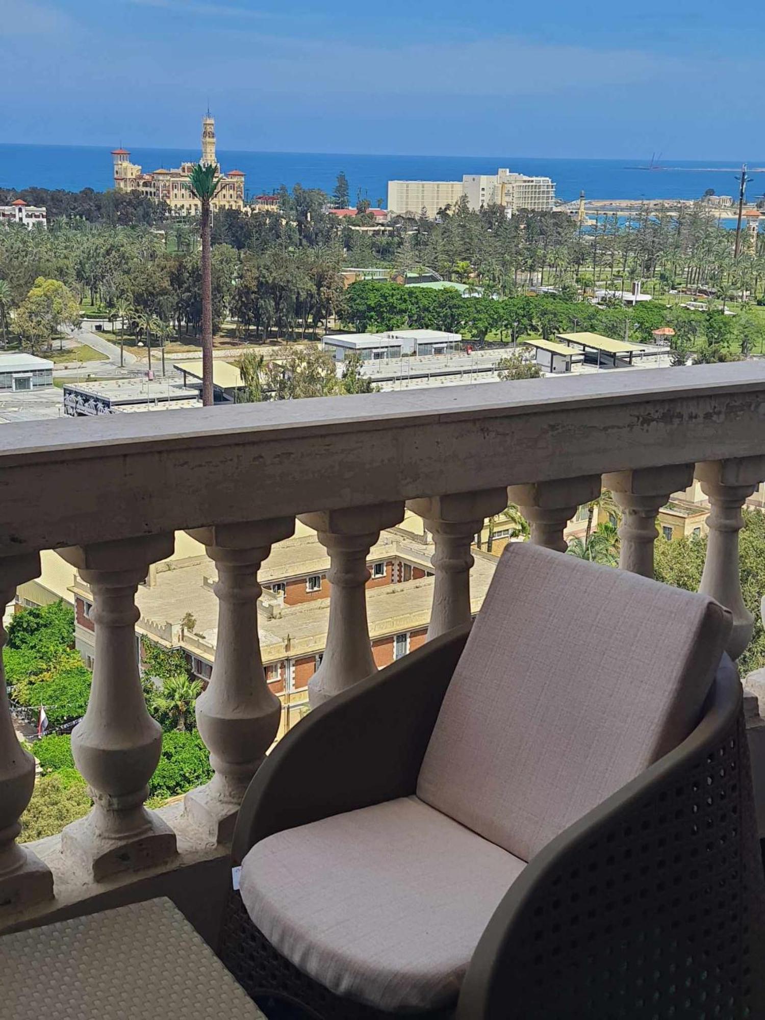Apartment Sea And Montaza Palace View 2 Bedrooms Alexandria,2 Full Bathrooms, With 2 Ac And 1 Stand Fan, Free Wifi , Available Year Days With 3 Heavy Blankets Alexandria
