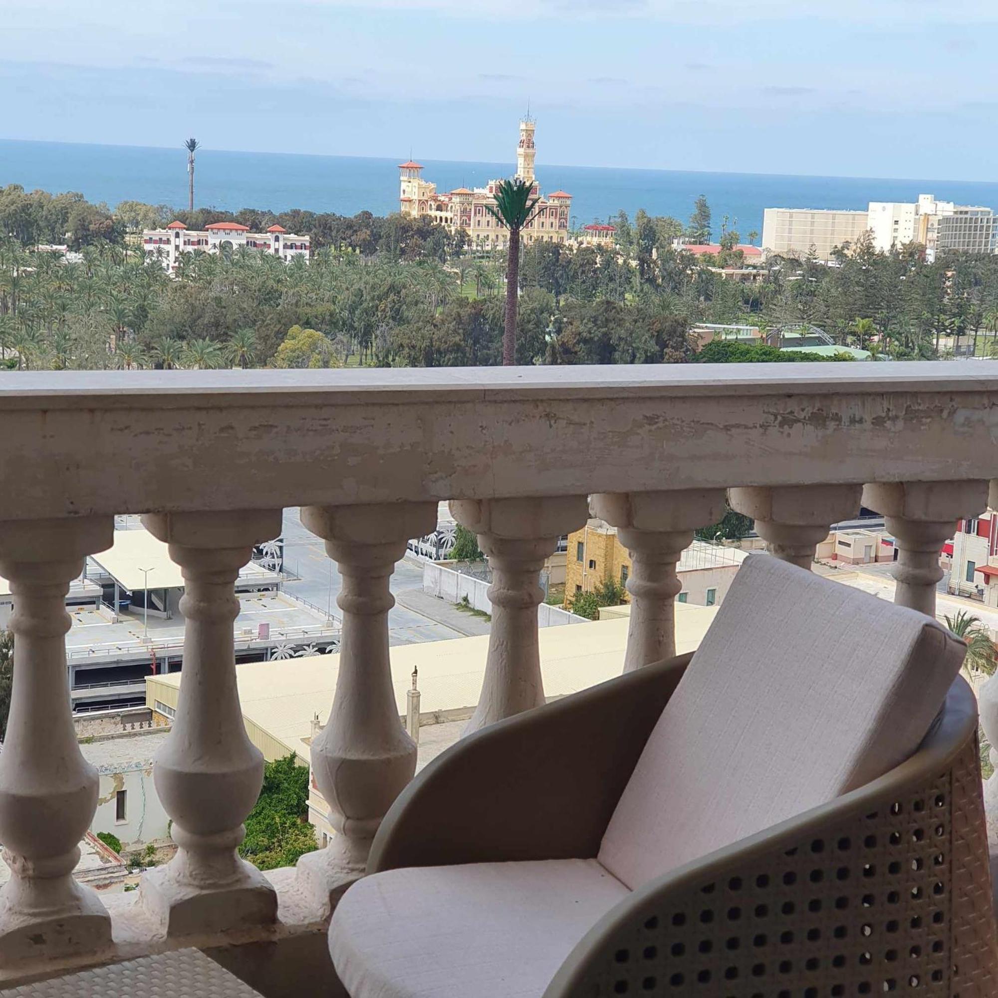 Apartment Sea And Montaza Palace View 2 Bedrooms Alexandria,2 Full Bathrooms, With 2 Ac And 1 Stand Fan, Free Wifi , Available Year Days With 3 Heavy Blankets