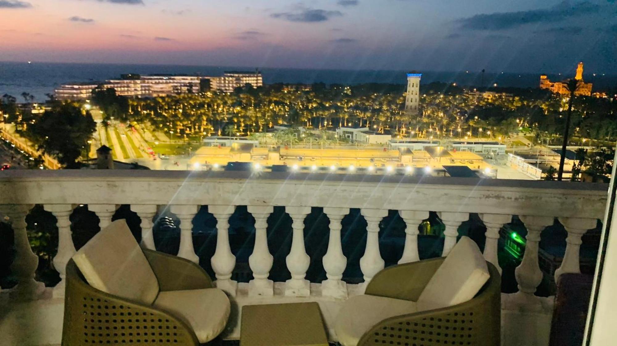 Apartment Sea And Montaza Palace View 2 Bedrooms Alexandria,2 Full Bathrooms, With 2 Ac And 1 Stand Fan, Free Wifi , Available Year Days With 3 Heavy Blankets *