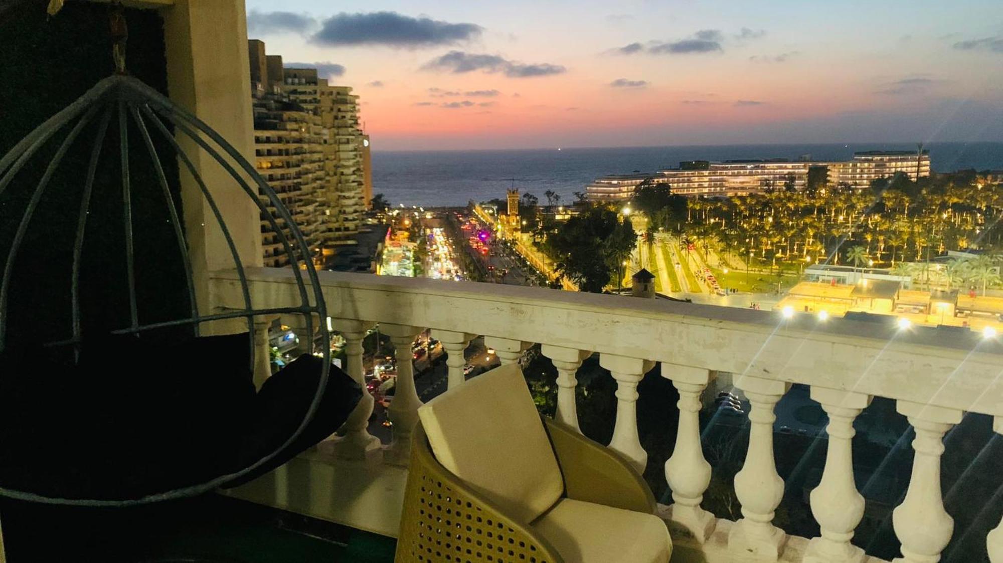 Sea And Montaza Palace View 2 Bedrooms Alexandria,2 Full Bathrooms, With 2 Ac And 1 Stand Fan, Free Wifi , Available Year Days With 3 Heavy Blankets Alexandria